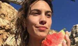 娱乐圈吃瓜卖吃的,吃瓜之余，美食盛宴等你来尝